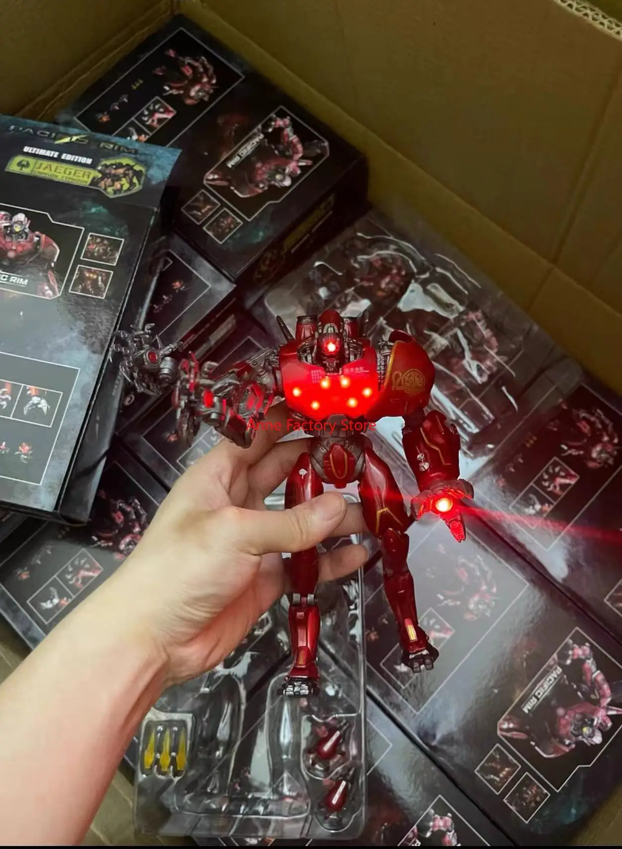 Figurka NECA Spot NOW Light 20 – Model Kit Pacific Rim recenzja i cena